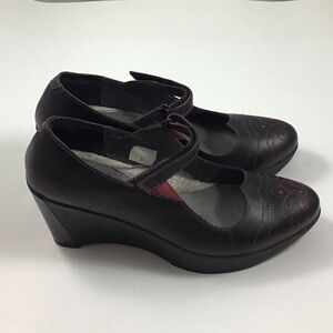 Naot Alma Black Red Shoes Size 39 - 8 Wedge Pumps